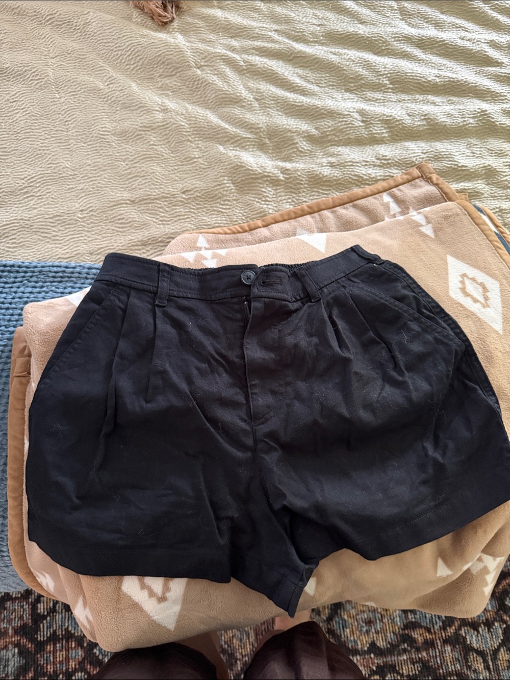 Uniqlo Black High-Waist Pleated Women's Shorts